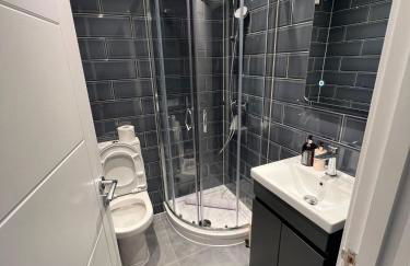 Aisiki Apartments at Stanhope Road, North Finchley, Airconditioned Multiple 2 or 3-Bedroom, Pet Friendly Duplex Flats, King or Twin Beds with Free WiFi - Foto 14