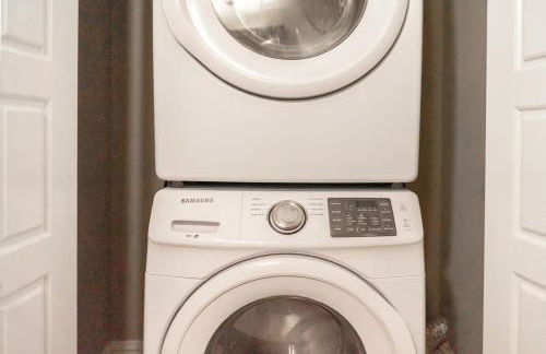 Lovely 4BR Shaw Family Home Garage ABODEbucks - Photo 18