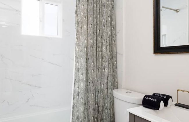 Cozy 2 BR Home With hot tub and Patio - Foto 33