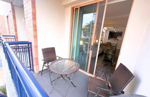 Stylish 2 Bed 2.5 Bath Condo Near Beverly Hills. - Photo 12