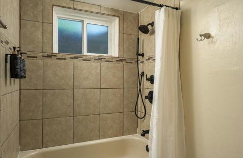 NEW Modern, Luxury Home with Hot Tub, Gym, Sauna, and 12 Minutes to Denver - Foto 52