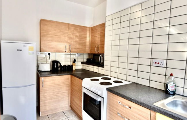 Cheer full 4 Bedroom House Train Station - Foto 33