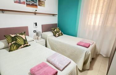 APARTAMENTO SITUADO EN EL CENTRO CON 3 HABITACIONES, DISPONE DE AIRE ACONDICIONADO Y WIFI A 150m DE LA PLAYA Y EL CASTILLO - Photo 25