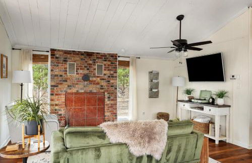 Cabin w hot tub & fire pit - Foto 9