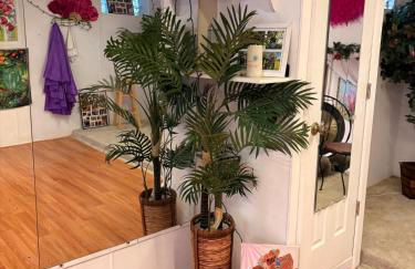 Tree House 6 bedrooms, 2 blocks from everything - Foto 46