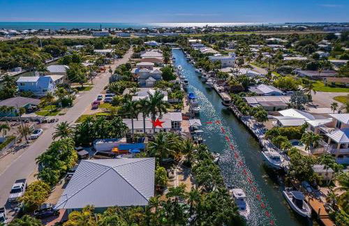 Paradise Cove - Waterfront Private Pool Home, 2 Mins to Open Gulf, 60' Dock - Foto 46