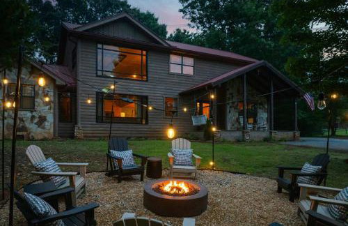 Monarch's Roost Luxe Cabin w Hot Tub and Sauna 10 Min to Helen - Foto 49