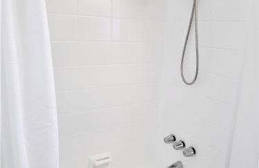 Spacious Coastal Apartment in a Colorful Community - NRP22-00590 - Foto 21