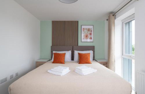 4 Bedroom House By Humming Nest Short Lets & Serviced Accommodation Milton Keynes With Free WiFi & Parking - Foto 15