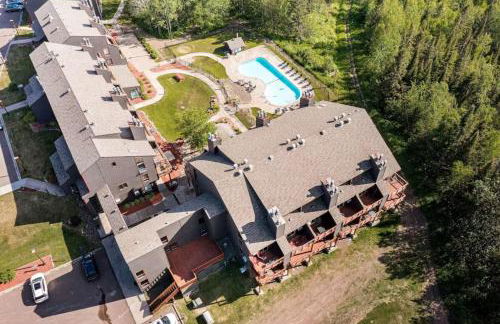 North Shore Vista Views Ski in Ski out Hot Tub - Foto 13