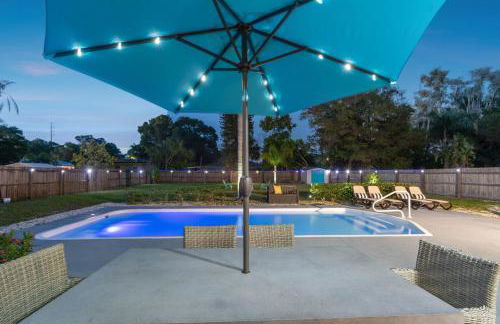 Tropical Retreat with Heated Pool & Firepit - Foto 29