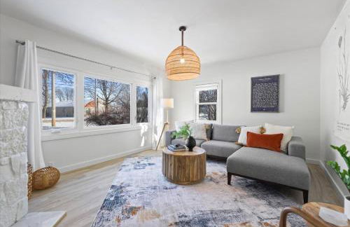 Luxury Lakeview Stay | Main&Guest House, Sleeps 10 - Foto 44