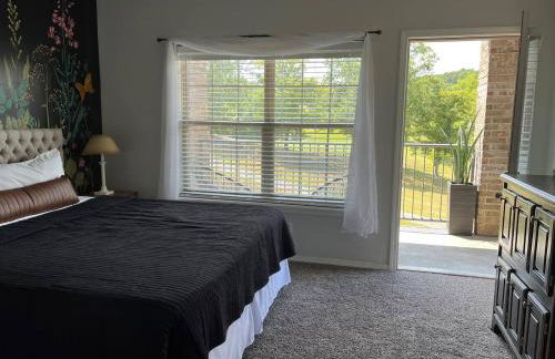 Couples Condo Retreat Overlooking Golf Course - Foto 10