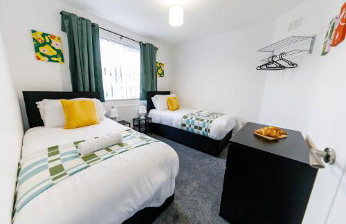 Spacious 2Bed - Great for Contractors - Driveway&Garden - Foto 12