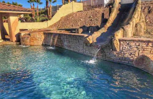 ULTIMATE BACKYARD-POOL/SPA. SLIDE. LAKEVIEW. BALL - Foto 1