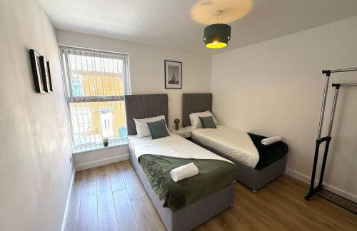 Stylish 3BR 18mins to Peak District,Free, Parking Wifi,Netflix ,Sky Sports - Photo 9