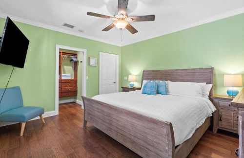 Walk to The Ave- Heated Pool, Spa, Golden Tee and Putting Green - mins to Beach- by Maven Vacation Rentals - Foto 24