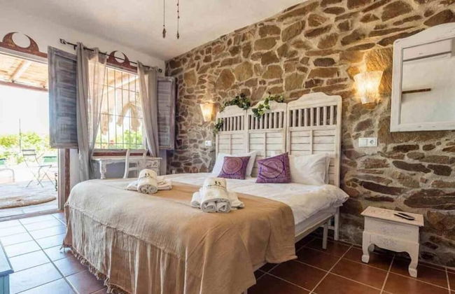 Sayalonga Villa Retreat With 7 Bedrooms - Photo 7