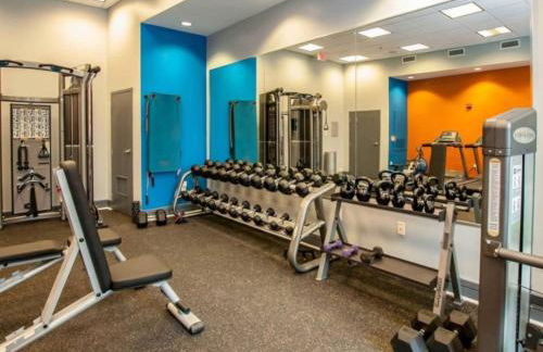 Serene 2BR Escape Midrise Living - Foto 19