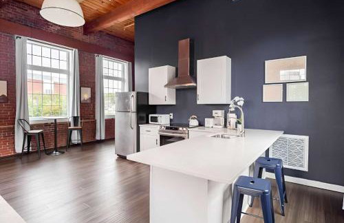 Jennifer's Historic Riverfront Loft City Views - Foto 10