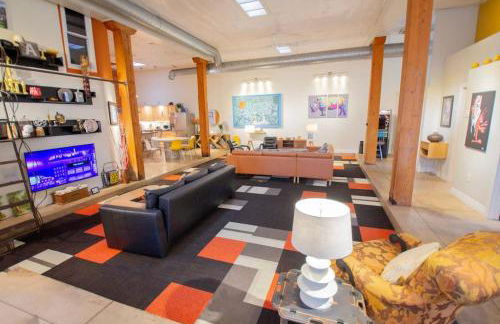 Trendy Modern Loft in Rino Art District - Photo 49