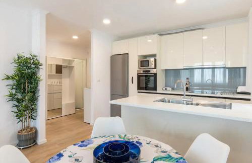 Azure Escape SEA VIEW Apartment - Photo 3