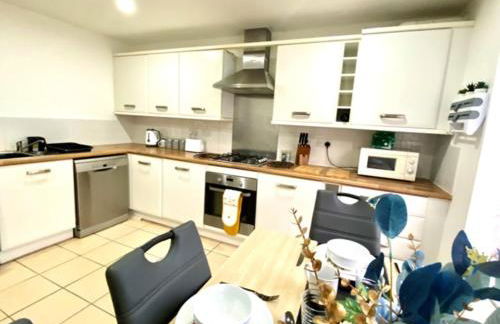 4 Bed House with Driveway Parking for 2 Cars - Rugby - Sleeps 10! Perfect for groups! - Foto 4