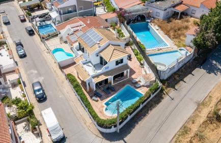 Stylish 3 BDR Retreat with Pool by LovelyStay - Foto 41