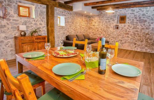 Heritage House Vrime - stone house with heated pool - Photo 29