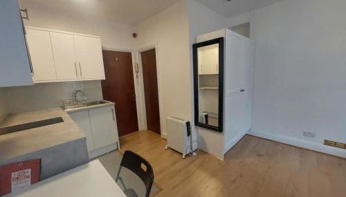 Newly refurbished studio - Photo 4