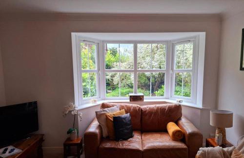 Stylish home close to the Yorkshire Dales & Leeds Airport - Photo 5