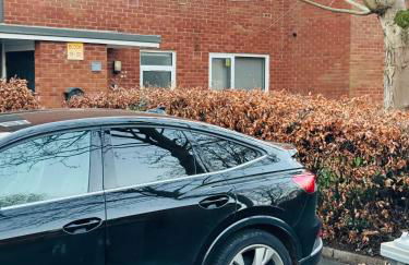 Luxury 2-Bed Apartment,Office with Built-In TV King Bed, Private Entrance and free Parking - Foto 63