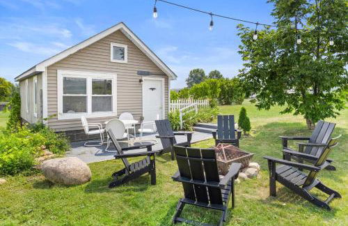 Keuka Wine Trail Vineyard View Farmhouse - Fire Pit & Game Room - Foto 1