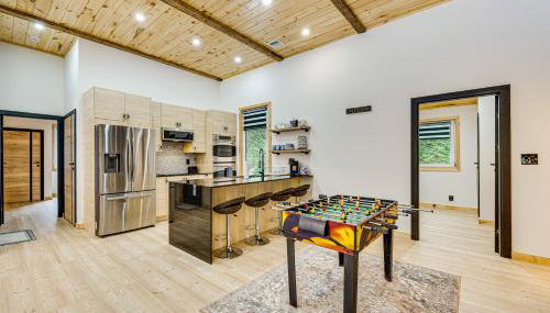 Porch and 1-Acre Yard White Mountains Hideaway - Foto 2