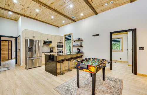 Porch and 1-Acre Yard White Mountains Hideaway - Foto 2