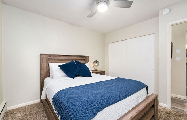 Azure Suite Walkable Old Town Condo w/ Park View - Foto 3