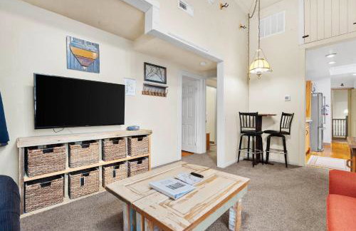 Walk to Water St and River Quaint Saugatuck Apt - Foto 12