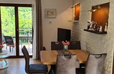 Waterfall House Getaway - Photo 42