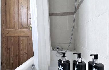 Chic Charming Classic 3bed w Ensuite - Pontypridd - Foto 18