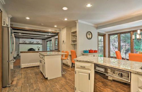 Charming Saylorsburg Retreat with Game Room and Patio! - Foto 13