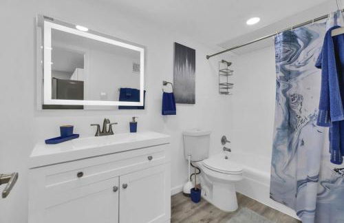 Bright 1BR Condo close to Food and Entertainment - Foto 1