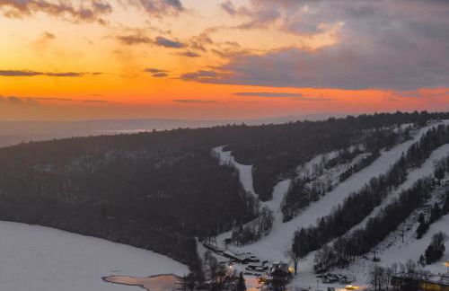 Hot Tub & Theater Haven-Lake and Ski Retreat - Foto 78
