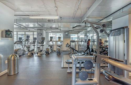 1BR Miami Retreat with BBQ, Pool, & Skyline Views - Foto 32