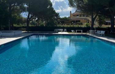 Villa a due piani con giardino e piscina - Foto 16