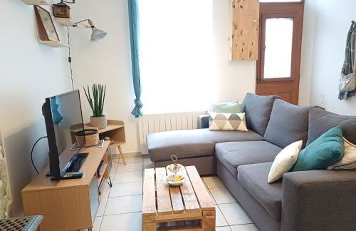 L'artistique, 4 lits, 2 chambres, stationnement gratuit, spacieux, atypique - Photo 11