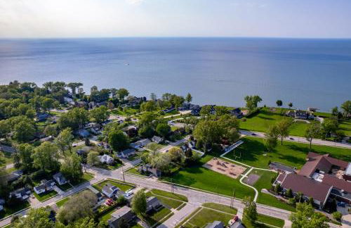 Lake Cottage with Hot Tub and Game Room - Foto 75