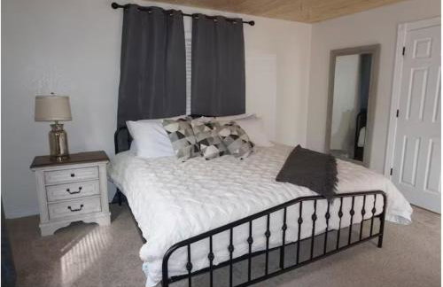 Chic Country Home in the Woods with Hot Tub - Foto 14