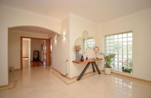 Spacious 4-Bedroom Villa with Private Heated Pool in Quinta da Beloura Sintra Ideal for Families & Long Stays - Foto 5