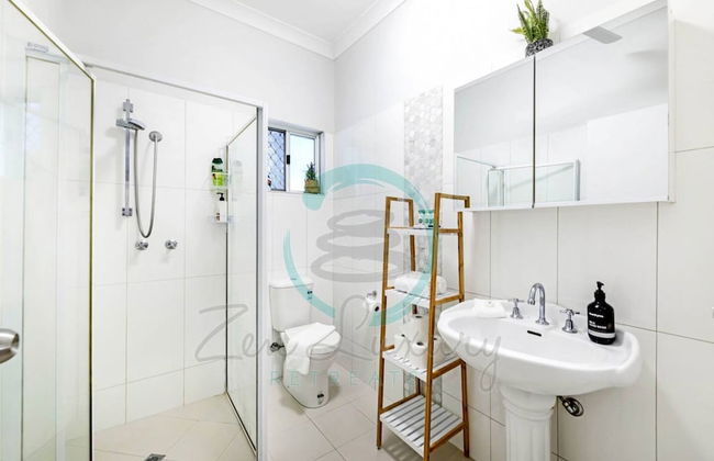 Zen Hideaway Cozy 2BR Haven Office Dual Patio - Foto 16