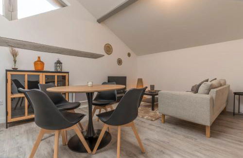 ATYPIQUE - 2 chambres avec salles de bains, cuisine équipée, parking gratuit - Foto 5